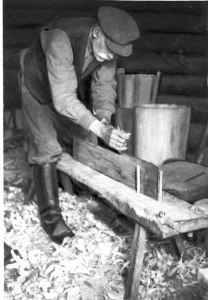 FIG. 58. Planing a board edge. Avinurme. Maetsma village. Photograph by author. 1949 Photo library 1127:14.