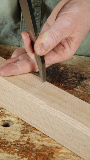 Fig. 4.4. This is a technique that if we heard it somewhere, we have forgotten where. It works very well. No ruler, no fiddling with the gauge up against the chisel’s sharp edge. Mark the timber with the chisel, then put the chisel down. Very safe, and simple.