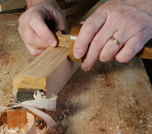 make-a-joint-stool-from-a-tree6